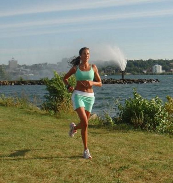 Ama gençsiniz, atletsiniz, saatlerce spor yapıyorsanız ya da hamileyseniz o zaman tabii ki yiyecekseniz. Her gün 5 kilometre koşun ya da yürüyün.