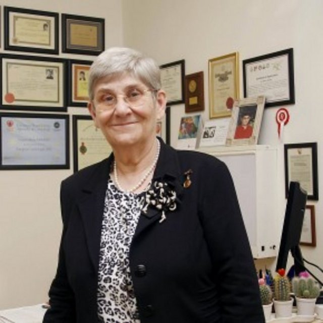 Çünkü harcamıyorsunuz, ihtiyacınız da kalmıyor. Metabolizma yavaşlamış oluyor, hormonlar gitmiş. Vücutta hormon kalmamış. Ben buna dikkat çekmek istiyorum."