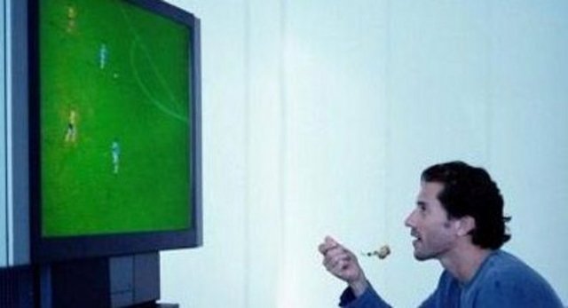 Bilgisayar ya da televizyon karşısında saatlerce oturursanız olmaz!