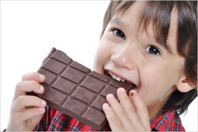 "Dedeler çikolatayla torunlarını zehirlemesinler" - "Çocuklara ayran içme, fındık, fıstık, ceviz, incir, kayısı yeme alışkanlığı kazandırılmalı. Dedeler, babalar, nineler eve gelirken çikolata ya da şekerli bir şey alıp gelmesinler. Çocuklarını veya torunlarını zehirlemesinler.