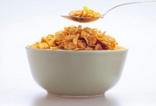 'Mısır gevreği en tehlikeli yiyeceklerdendir' - "Çocuklara yedirilen bir başka yiyecek de, mısır gevreği. Mısır gevreği fabrikada üretilmiş undur, en tehlikeli yiyeceklerdendir. İşlenmiş tüm gıdalardan uzak duracaksınız. Bir de bunların 'zayıflatıyor' diye tanıtılanları var. Kullananlar, zayıflayamıyor bile, içi trans yağ dolu. Hakiki yiyecek değil, suni yiyecek bunlar. Pakete girmiş hemen her şey tehlikelidir!"