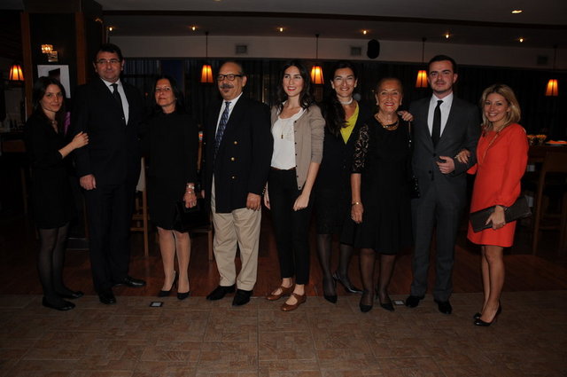 YASEMİN, KEMAL-ELVİN SAYIOĞLU, BENİCE GÜMRÜKÇÜOĞLU, ZEYNEP KILIÇAK, AYŞE, ELÇİN GÜMRÜKÇÜOĞLU, CİHAN TORLAK, MİNA GÜMRÜKÇÜOĞLU