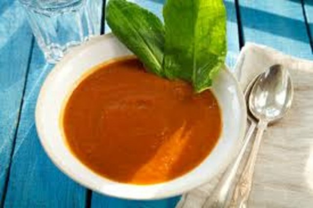 Evde pişirilmiş her türlü çorba, domates, tarhana, paça, işkembe vs.