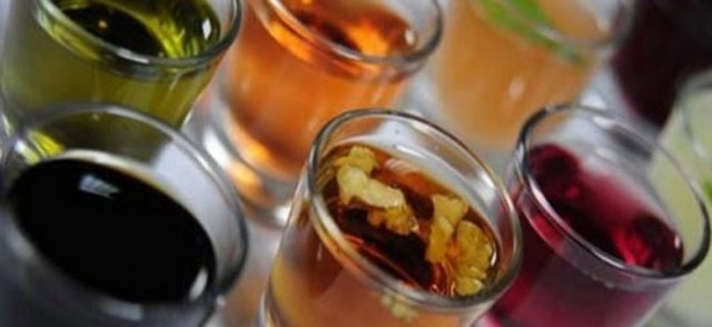 Ancak 19.00-20.00 saatlerinden sonra yatıncaya dek hiçbir şey yenmemesi ve şekerli içecek içilmemesi şart.