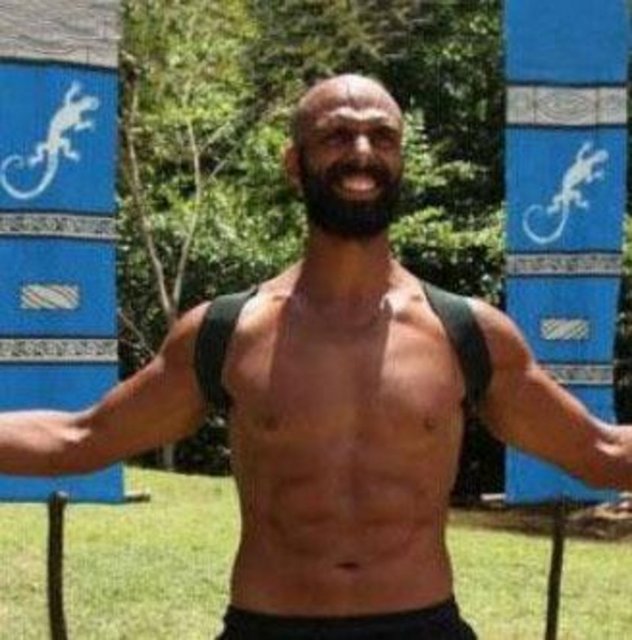 Hasan Yalnızoğlu da adada fiziksel görüntüsü tamamen değişenlerden...