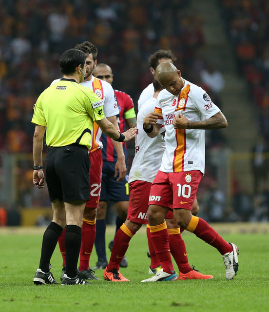 Galatasaraylı Felipe Melo, Mersin İdman Yurdu maçında çıldırdı.