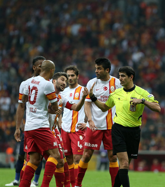 Melo, hakem Süleyman Abay'a tepkisini ilginç bir şekilde gösterdi.