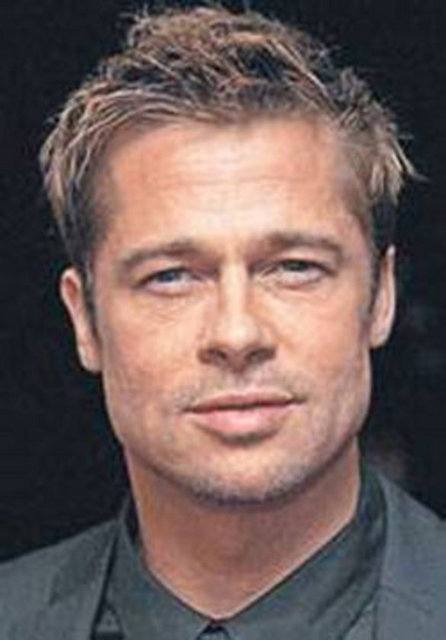 BRAD PITT - MEKSİKA'DA BİR RESTORANTTA MÜŞTERİLERİN ARABALARINI PARK EDİYORDU