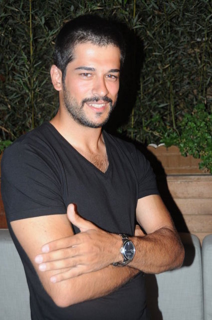 Logoda Malkoçoğlu'nun bıyıklarının yanı sıra kılıcı da unutulmadı.