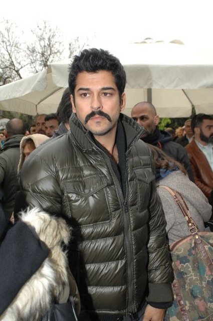 İşte bazı ünlülerin, şöhrete kavuşmadan önceki eski meslekleri: