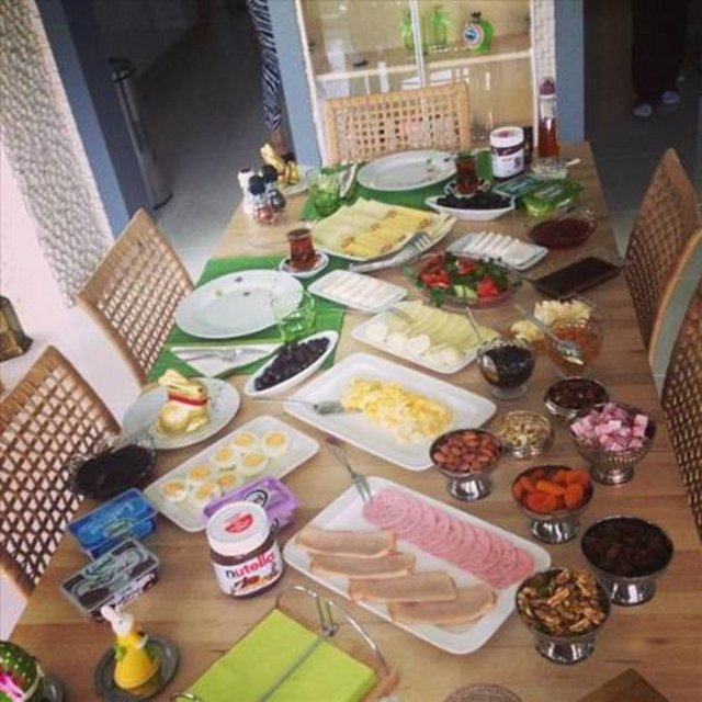 IŞIL REÇBER - Kahvaltıyı hazırlayan uyandırır  -