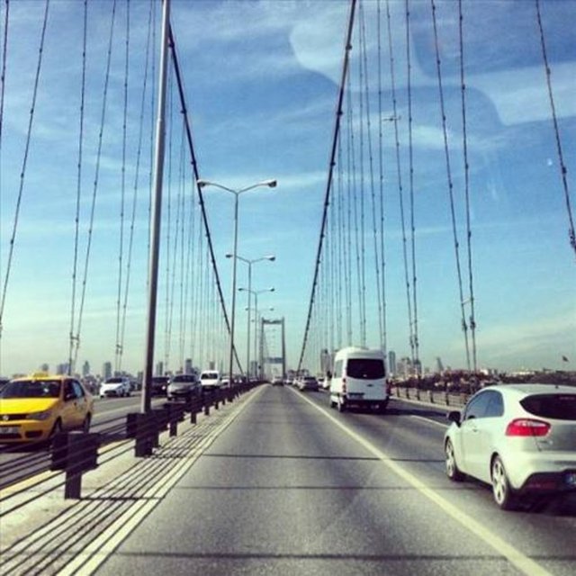 ECE ERKEN Hava güzel-köprü boş!mutlu olmak için daha ne ister insan