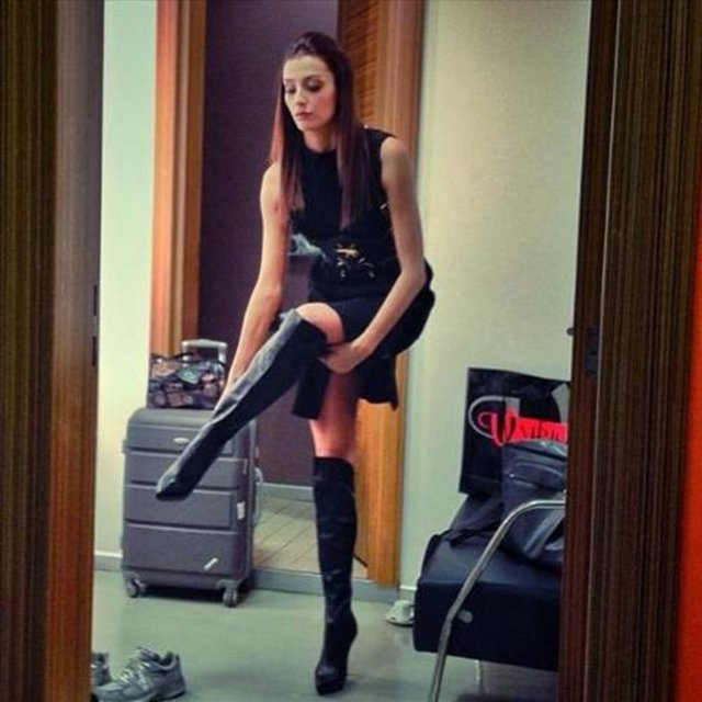 ÖZGE ULUSOY - Dengede bir numarayım  -  -