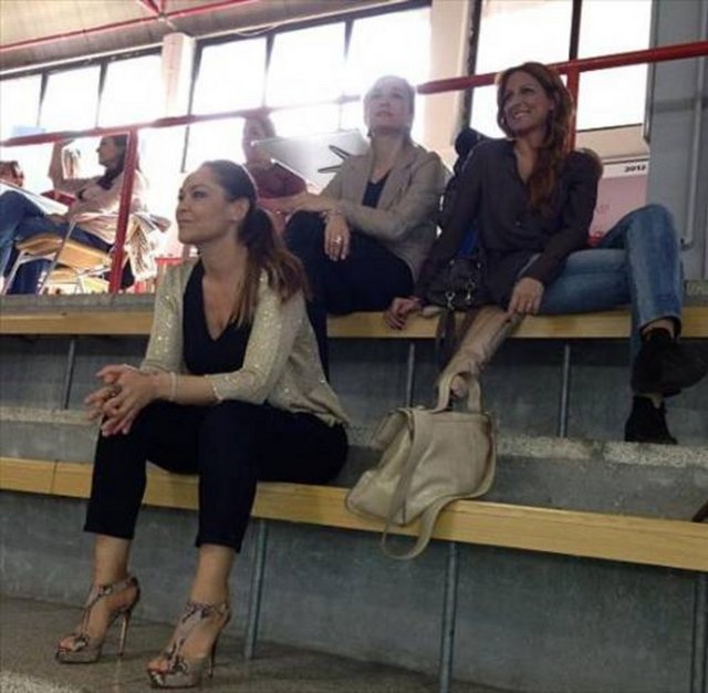 HÜLYA AVŞAR - Heyecan dorukta -  -