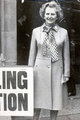 Haziran 1975- Chealsea King's Road'da referandum için oy kullanmaya giderken