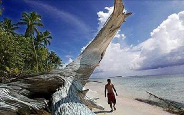 Küresel ısınma nedeniyle deniz seviyesinin yükselmesi, başkenti deniz seviyesinden sadece 5 metre yüksekte olan Tuvalu için hayati bir tehdit oluşturmaktadır...