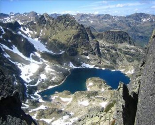 Andorra la Vella, Andorra Prensliği'nin başkenti ve en büyük yerleşim birimidir. En büyük popülasyonu Katalanlar oluşturur...