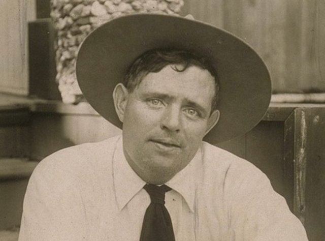 Jack London: Tüm zamanların en çok okunan romancısı olarak kabul edilir.Yazdığı kitaplardan çok para kazanmasına rağmen 40 yaşında ilaç içerek yaşamına son verdi.