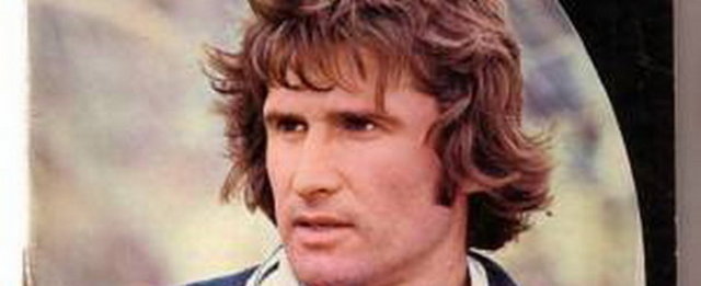 Sabri Dino-Beşiktaşlı milli kaleci, ekonomik sıkıntılar sonucu bunalıma girip Boğaziçi Köprüsü'nden atlayarak intihar etti.