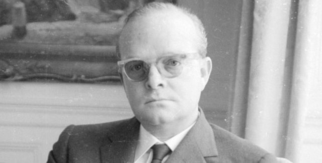 Truman Capote: Yazar, Yüksek dozda hap aldığı için karaciğeri iflas etti. -
