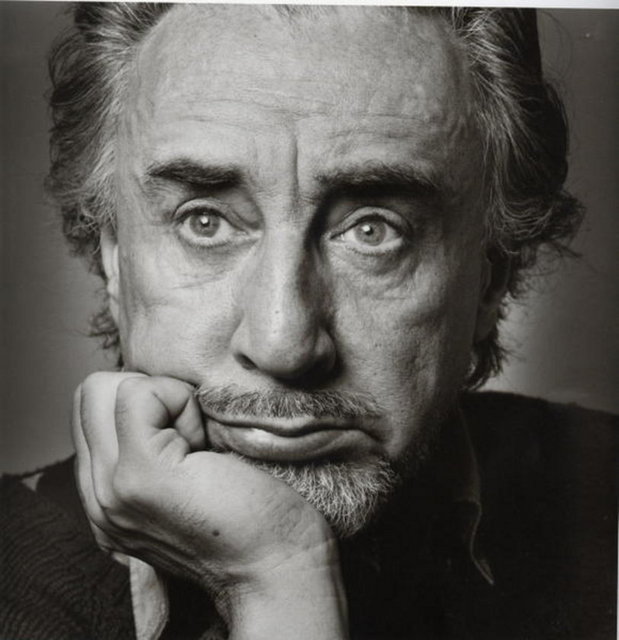 Romain Gary: Dünya çapında tanınan bir yazardı. Eski eşi jean seberg'de tutkuyla bağlıydı.Eşinin ölümden bir yıl sonra 65 yaşında Paris'te yaşamına son verdi.