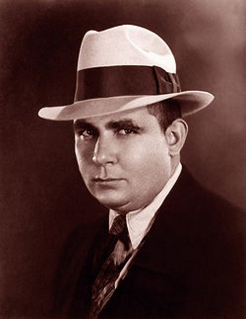 Robert E. Howard: Amerikalı yazar 'Conan' başta olmak üzere pek çok çizgi kahramanın yaratıcısıydı. Annesinin ölümünü görmemek için 30 yaşında intihar etti.