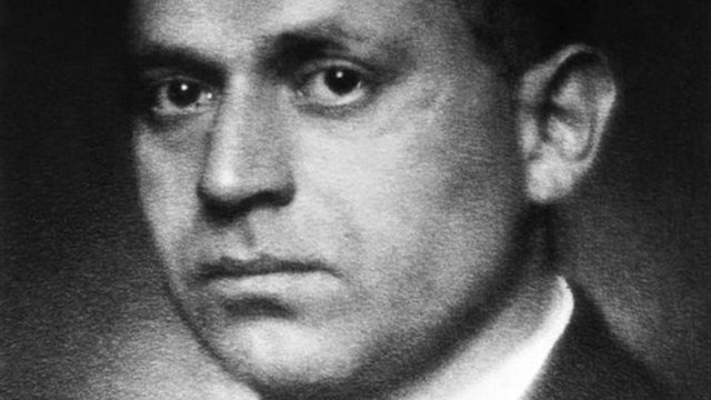 Kurt Tucholsky: Alman gazeteci ve yazar. Faşist Almanya'nın gidişatından duyduğu üzüntüler sonucunda bunalıma girdi ve 35 yaşında hayatına son verdi.