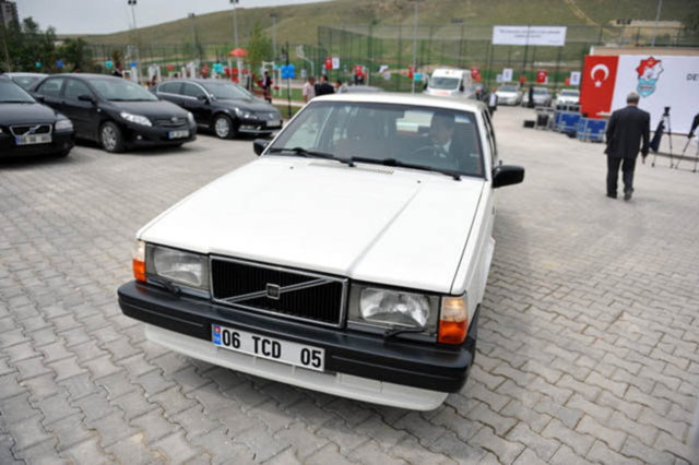 Klasik otomobillere ilgisi olduğu bilinen Bahçeli, koleksiyonundaki araç sayısını 4'e yükseltti.