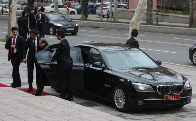 Eski İçişleri Bakanı Muammer Güler'in makam aracı BMW