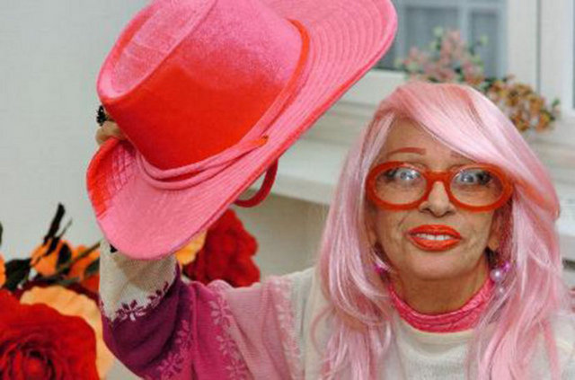 Aysel Gürel'in takma dişlerini program esnasında çıkarması