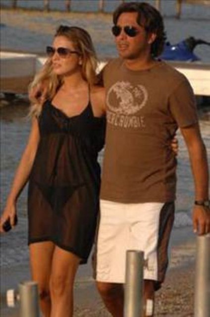 O "Dış görünüş" dedi, kızlar para dedi. Aynı zamanda yedi kızı idare ettiğini itiraf etti. En uzun birlikteliği iki ay, en kısası dört saat sürdü. Cevahir iki sebebten kafasına silahı dayacağını söyledi; AIDS olursa va parası biterse... Playboy, en son üniversiteli sevgilisine kucağını alıp suya atlarken görüldü. Evet, bu kızın da dışı güzeldi. O manken ve güzeller dünyasınını Jet Fadıl'ı olmayı tercih etti. Gerçek mesleği inşaatçılığı icra ederken görülmedi.