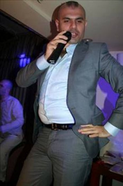 Hatta Çikita Muz adında bir albüm bile çıkarda. Şimdi zaman zaman ekranlara çıkıyor.