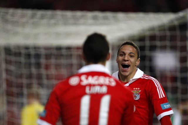 Teknik direktör Jorge Jesus idaresindeki Benfica'nın kadrosunda en golcü isim olarak Oscar Cardozo dikkati çekiyor.UEFA Şampiyonlar Ligi'nde çıktığı 5 maçta 2 gol bulan Cardozo, UEFA Avrupa Ligi'ndeki 6 maçında ise 4 gol üreterek toplamda 6 gole ulaştı. Arjantinli yıldız orta saha oyuncusu Pablo Aimar'ın da yer aldığı Benfica'nın kadrosunda şu isimler bulunuyor: