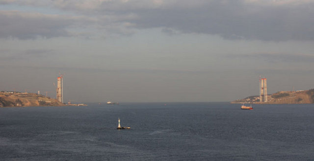 Kulelerin boyunun ortalama - 320 metre olması planlanırken, şu an itibarıyla kulelerin boyu 180 metreye ulaştı.