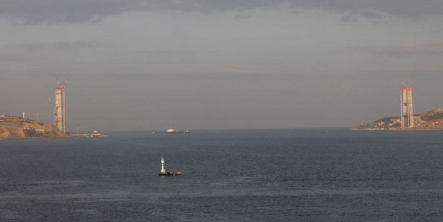 Rumeli Kavağı'ndan çekilen fotoğrafta 2 kulenin de gözüktüğü yeni bir Boğaz manzarası ortaya çıktı.