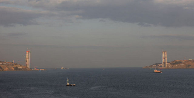 Köprünün bağlantı yollarıyla birlikte 2015 yılında bitirilmesi hedefleniyor. Fotoğraflar: Güngör KARAKUŞ