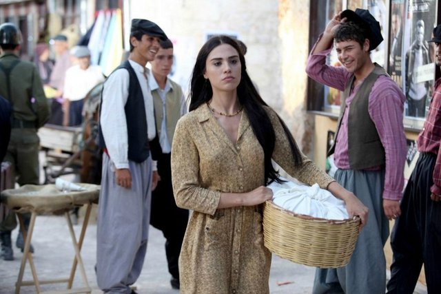 Eski Yeşilçam öykülerini anımsatan Kötü Yol, Cansel Elçim, Şükran Ovalı ve İlker Aksum'u kadrosunda buluşturuyor. - Dizinin çekimleri Adana'da yapılıyor.