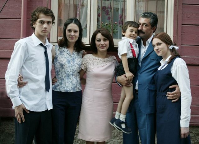 Çekimleri Zeyrek'te başlayan Öyle Bİr Geçer Zaman Ki'nin seti geçtiğimiz sezon Beykoz'a taşınmıştı.