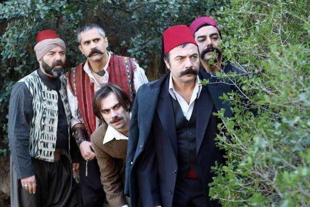 Başrolünü Oktay Kaynarca'nın üstlendiği dizinin çekimleri Gölcük'te yapıldı.