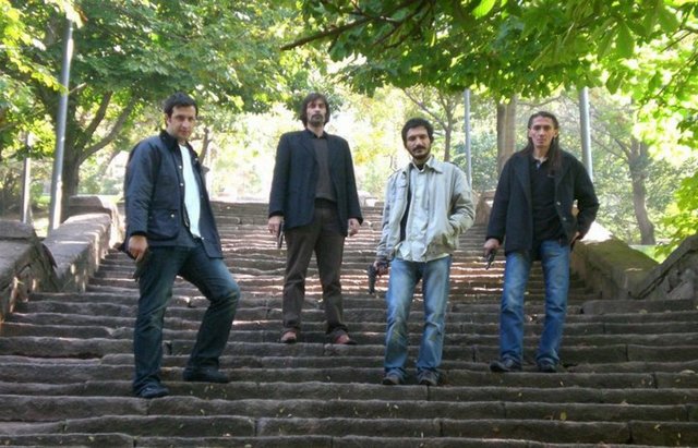 Erdal Beşikçioğlu'nun başrolünü üstlendiği Behzat Ç.için Ankara'nın çeşitli yerleri set olarak kullanılıyor.