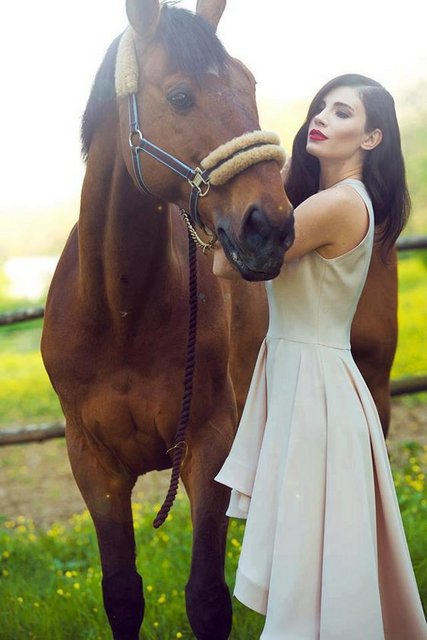 Kutsi'nin, 'Huzur Sokağı'nda 'Ülker'i oynayan, Miss Turkey 2007 üçüncüsü Feyza Çıpa ile 4 aydır flört ettiği ortaya çıktı...