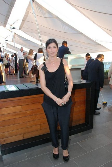 ZEYNEP ÜSTÜNEL