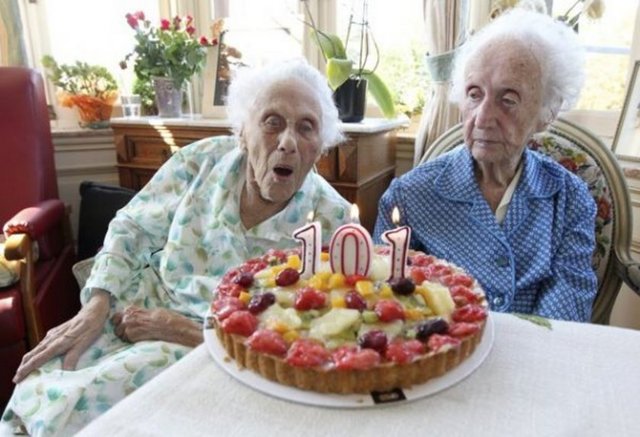 Dünyanın en yaşlı ikizleri olan Marie ve Gabrielle Belçika´da yaşıyor ve 101 yaşındalar.