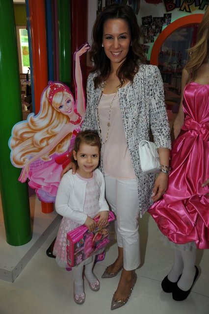 AYŞEGÜL, DEFNE YÜKSEL