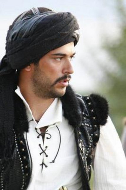 Burak Özçivit 1984 doğumlu