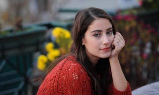 Hazal Kaya 1990 doğumlu