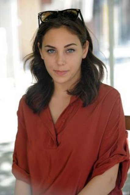 Öykü Karayel 1990 doğumlu