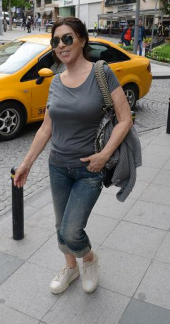 71 yaşındaki Nebahat Çehre önceki gün İstanbul Nişantaşı'nda gezerken ortalığı birbirine kattı.