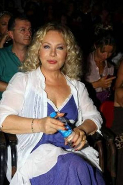 Emel Sayın 1945 doğumlu