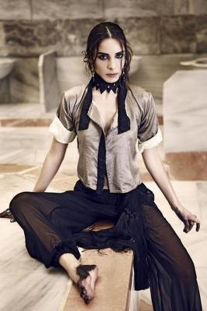 Nur Fettahoğlu 1980 doğumlu -